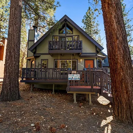 Sunset Chalet - Cozy And Spacious Cabin Nestled Among Tall Pines With Hot Tub!